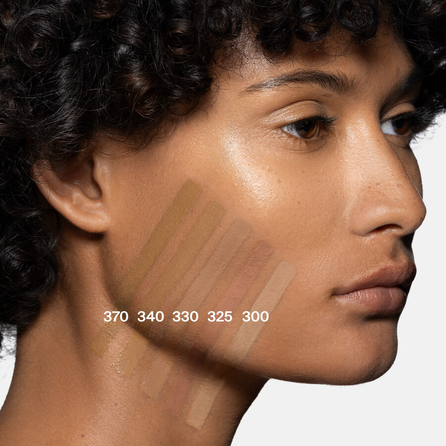 triclone skin tech foundation discovery set