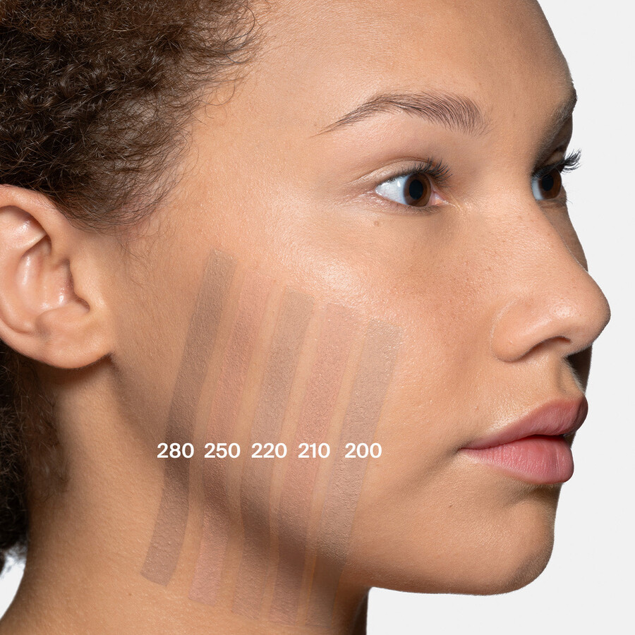 triclone skin tech foundation discovery set